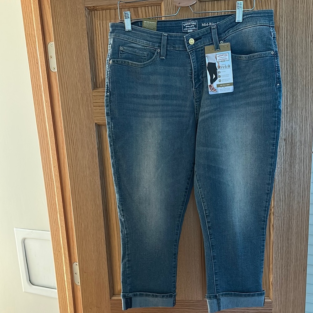 Signature by Levi Strauss Capri Pants